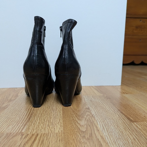 Miz Mooz Tally Black Leather Heeled Booties – Size 8.5 - Picture 4 of 7